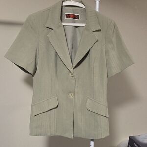 ⭐ Classic Short Sleeve Blazer in Light Olive